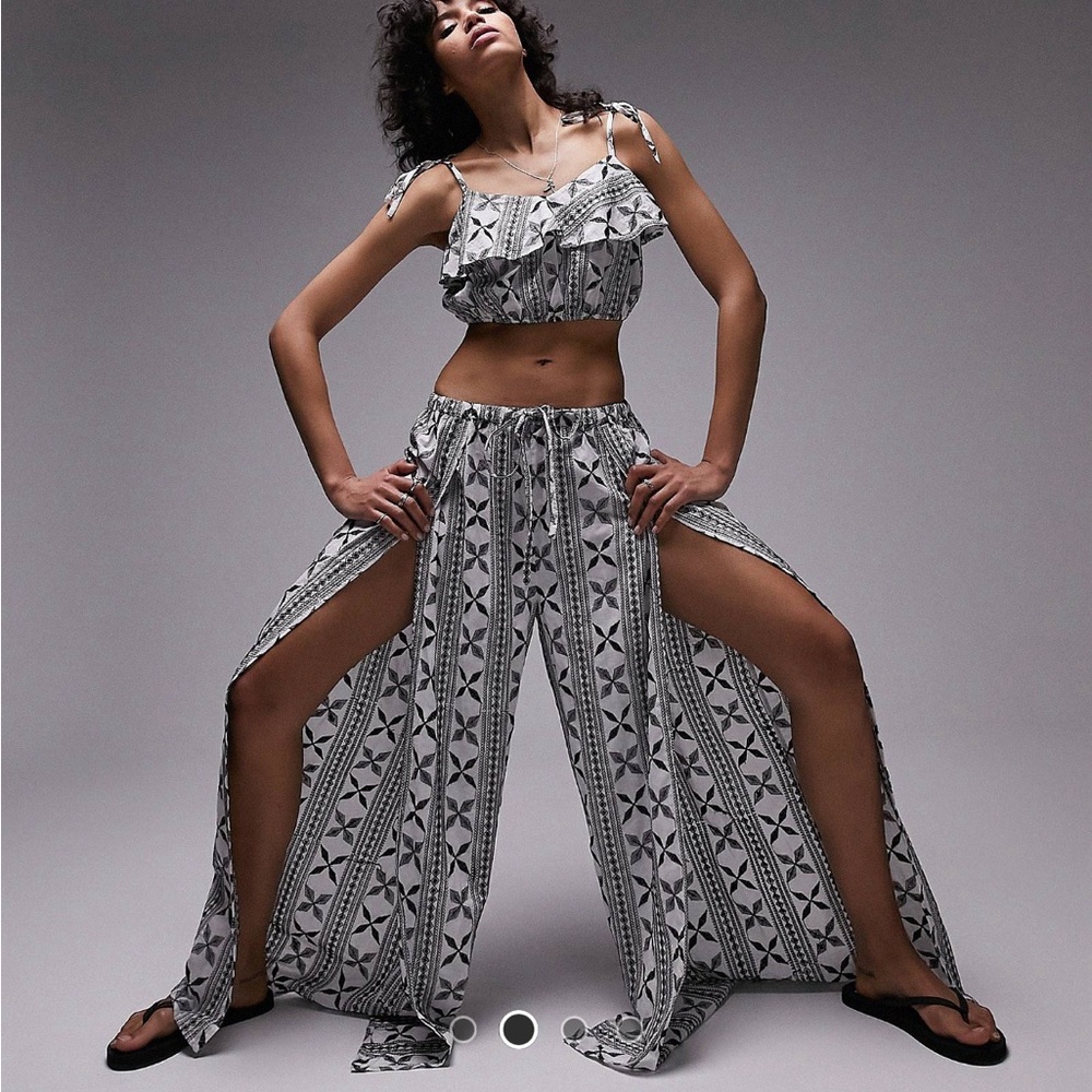 Topshop Embroidered Beach Set in Monochrome - Picture 1 of 15
